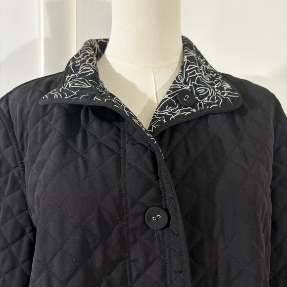 Quilted Reversible Black White Floral Spring Fall Jacket Size Women’s M Buttons - Picture 2 of 9